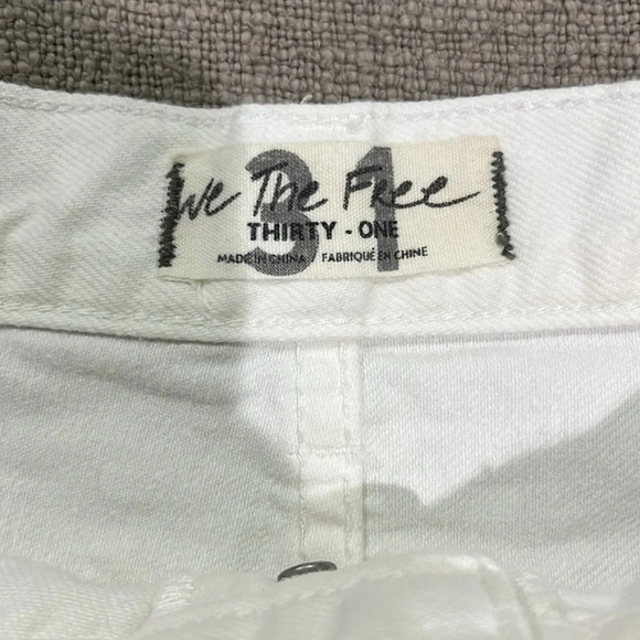 Free People We The Free White Denim Distressed Cut Off Shorts Sz 31 - Picture 5 of 7